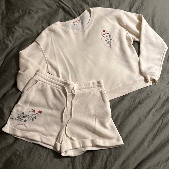 *RARE* Brand New Taylor Swift Loving Him Was Red Crewneck and Shorts Set